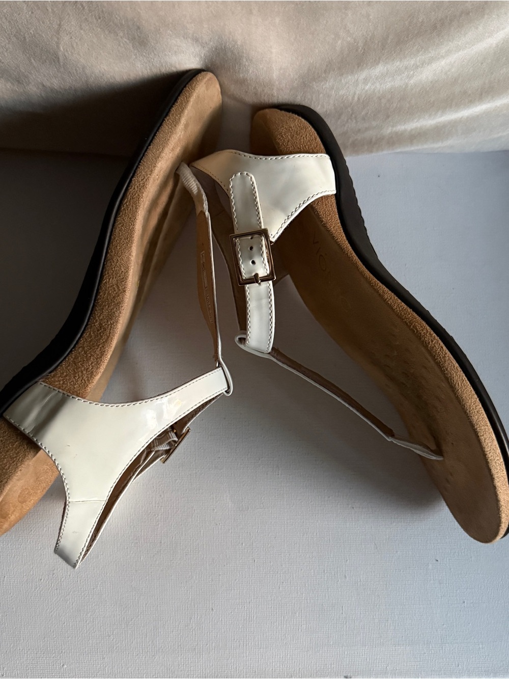 Vionic White Women's White Leather Kirra Strap Thong Sandals Size 6 - Picture 6 of 14